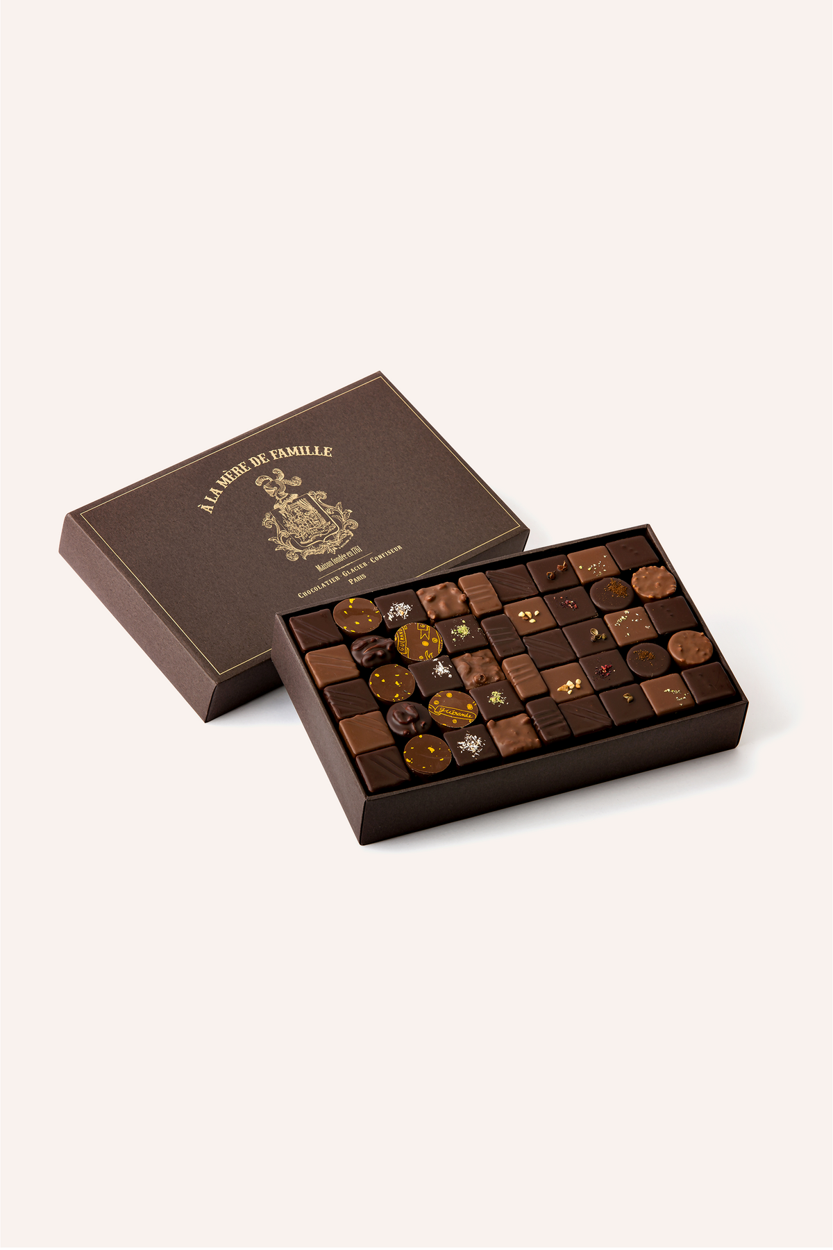 Assorted chocolates box 740g